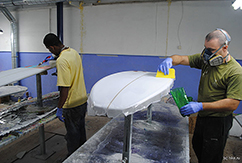 Ламинирование доски для серфинга эпоксидной био-смолой
